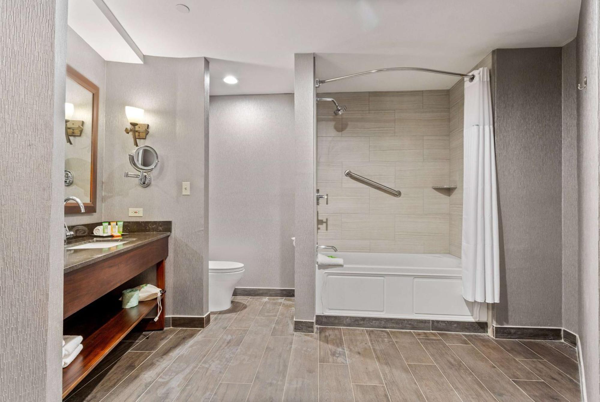 Wyndham Garden Baronne Plaza Hotel New Orleans Ngoại thất bức ảnh