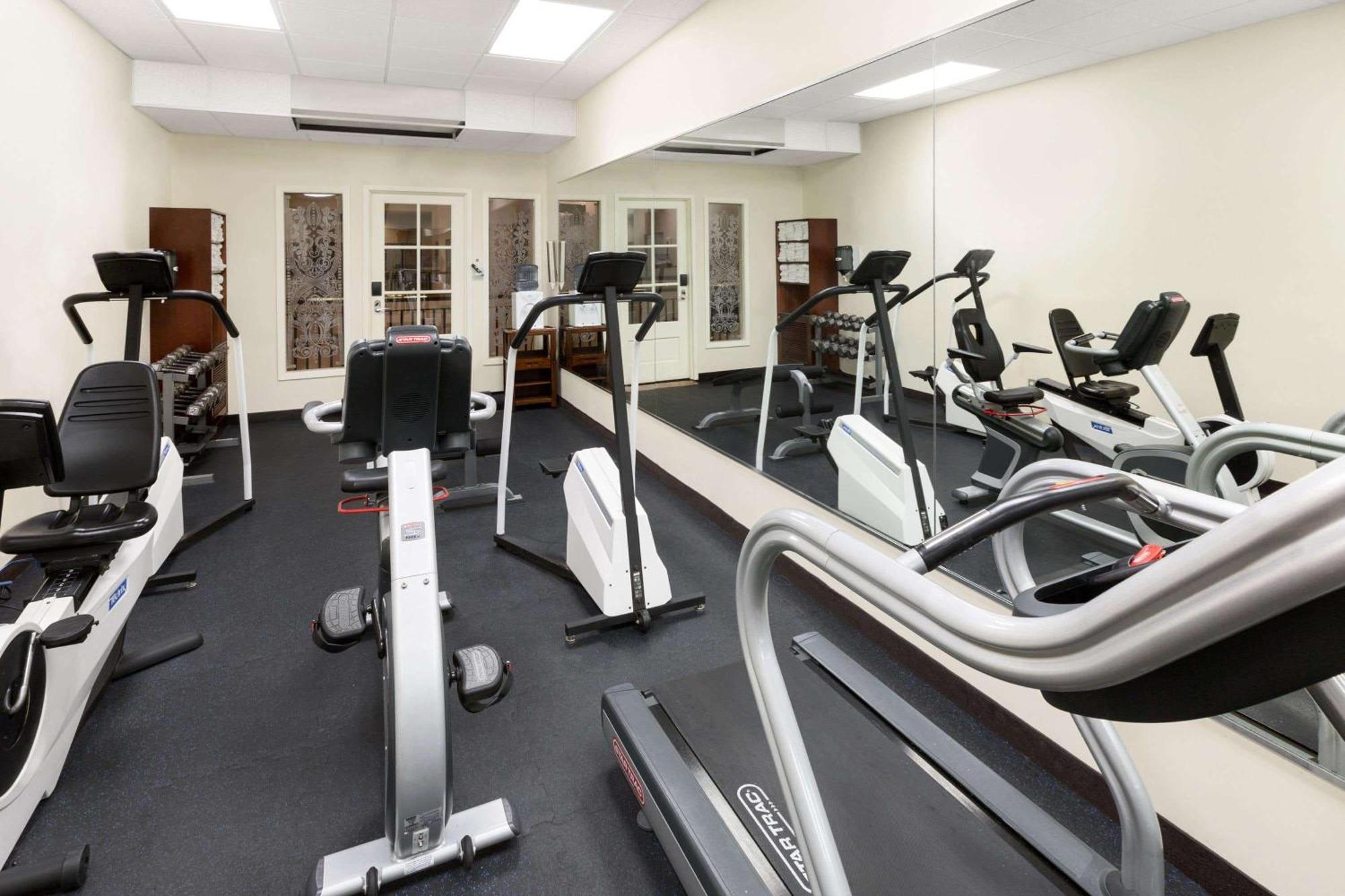 Wyndham Garden Baronne Plaza Hotel New Orleans Ngoại thất bức ảnh